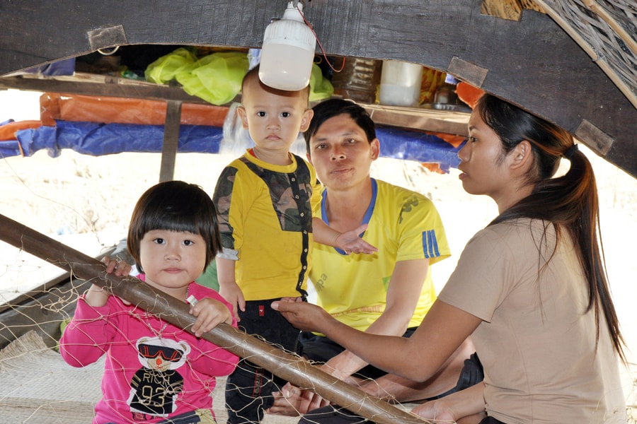 Canh cánh triền sông quê sau cơn lũ dữ