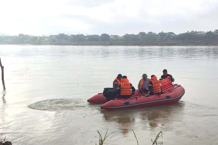 Ngã xuống sông, người đàn ông lái đò ở Thanh Chương mất tích