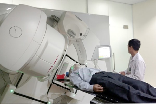 Việt Nam thiếu máy xạ trị ung thư, chạy gấp 5 công suất