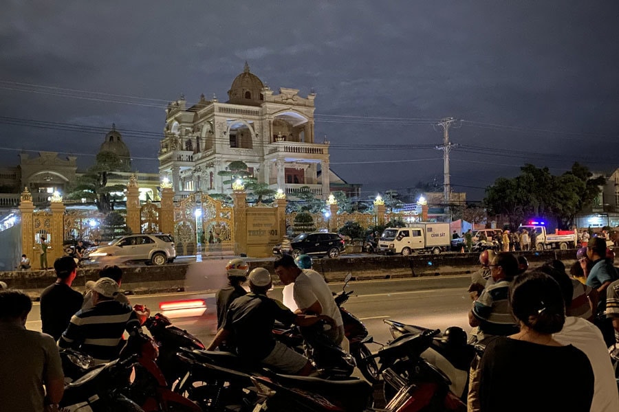 Khám xét nhà Thiện Soi, đại gia sở hữu 2 biệt thự dát vàng bị tố cho vay lãi 'cắt cổ'