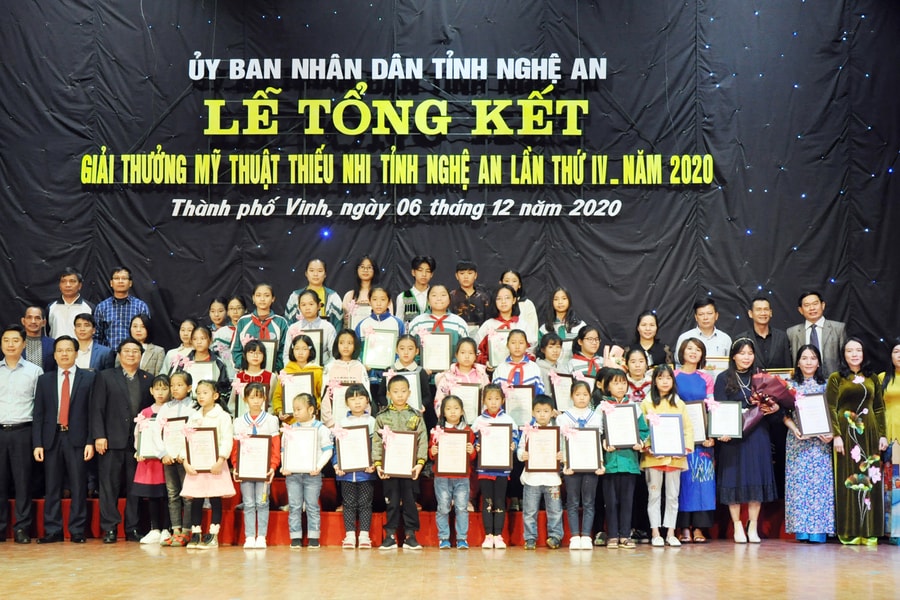 38 'họa sỹ nhí' được trao Giải thưởng Mỹ thuật thiếu nhi Nghệ An