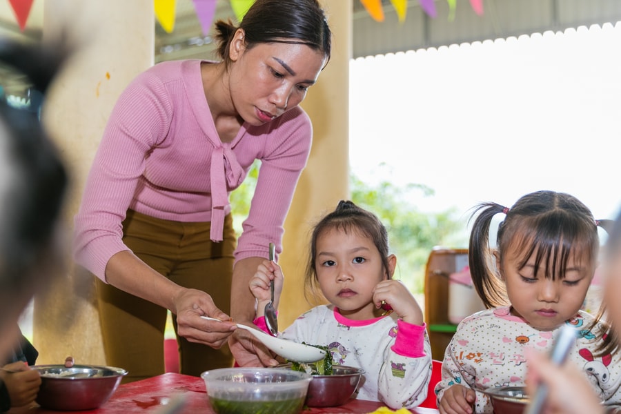 Nghệ An chính thức hỗ trợ tiền nấu ăn cho học sinh mầm non các xã đặc biệt khó khăn