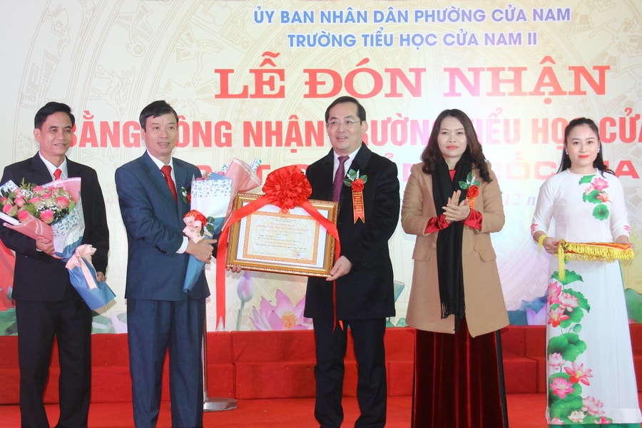 Trường Tiểu học Cửa Nam (TP Vinh) đón Bằng công nhận trường chuẩn Quốc gia mức độ I