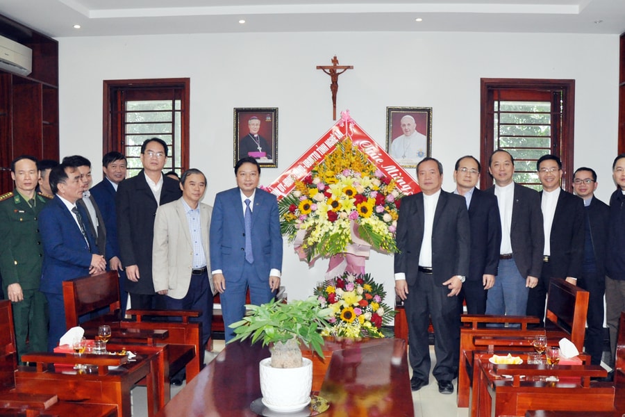 Phó Chủ tịch Thường trực UBND tỉnh chúc mừng Giáng sinh tại Đại chủng viện Thánh Phanxicô Xaviê