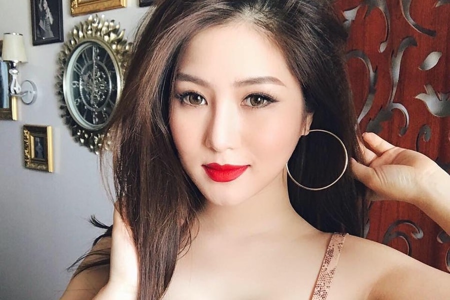 Hương Tràm: 'Tôi vào đời quá sớm, nhiều lúc thấy mệt mỏi'