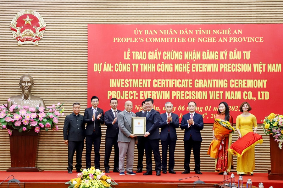 Nghệ An trao Giấy chứng nhận đăng ký đầu tư cho dự án 200 triệu USD