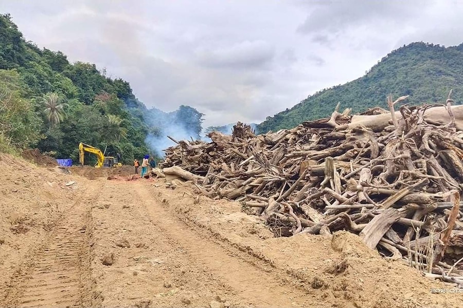 Gần 10.000 m3 rác được đưa lên khỏi lòng hồ thủy điện Bản Vẽ