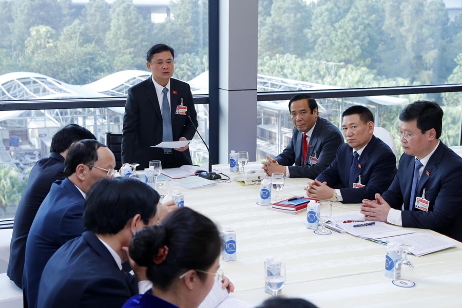 Đoàn đại biểu Nghệ An đóng góp nhiều ý kiến tâm huyết vào các báo cáo trình Đại hội XIII của Đảng