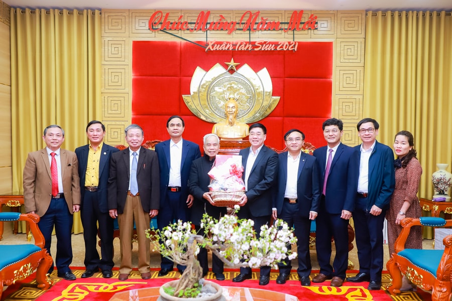 Ủy ban Đoàn kết Công giáo Nghệ An chúc mừng năm mới tại Tỉnh ủy