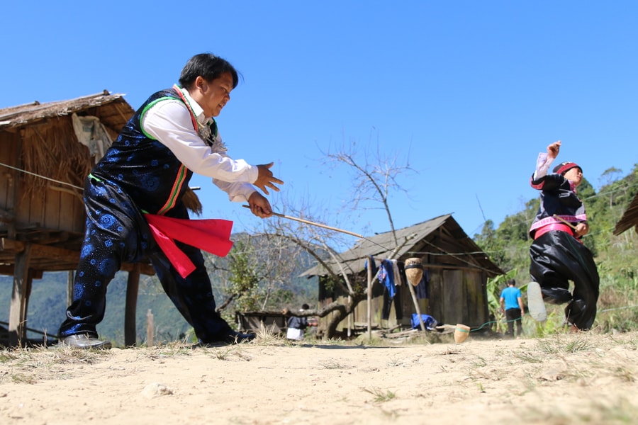 Những trò chơi dân gian ngày Tết của đồng bào Mông miền Tây Nghệ An