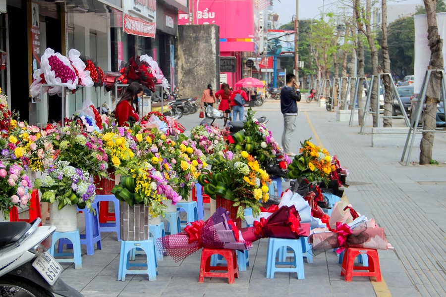TP.Vinh: Hoa tươi ế ẩm, hoa sáp tiêu thụ mạnh trong dịp Quốc tế Phụ nữ 8/3