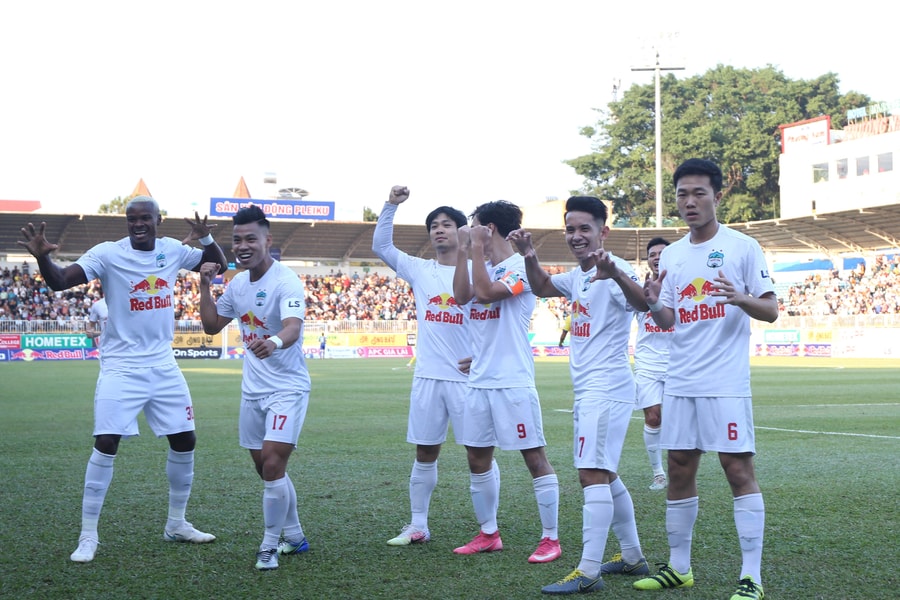 Điểm nhấn vòng 10 V.League 2021: HAGL thăng hoa, kịch tính đua tốp 