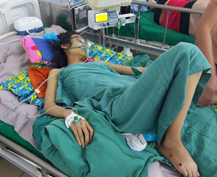 Gia cảnh khó khăn của nữ sinh bị bồn nước đè dập phổi, gãy xương đùi