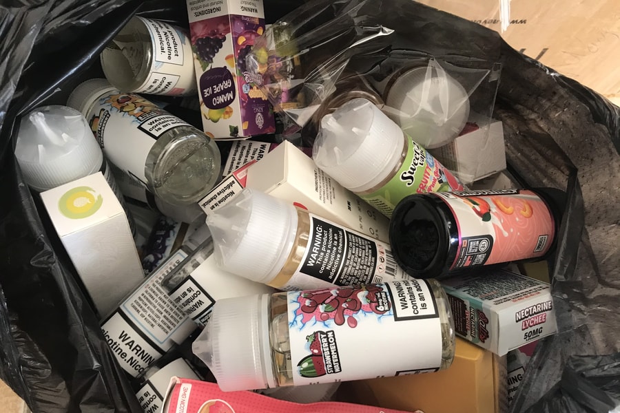 Xử lý nhiều cơ sở kinh doanh ở TP Vinh công khai bán thuốc lá điện tử 