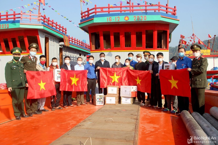 Ngư dân Nghệ An hoãn ra khơi, sẵn sàng cho ngày hội bầu cử