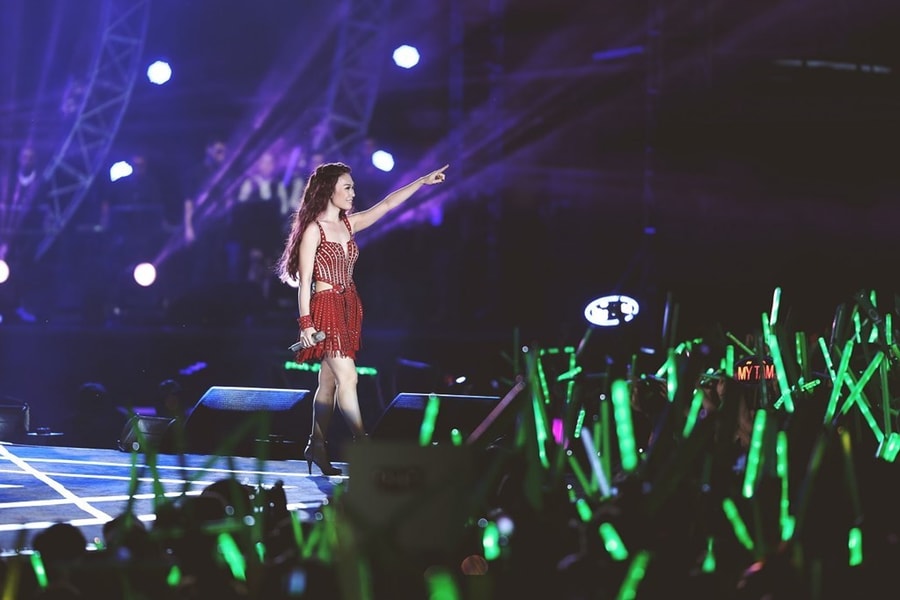 'Nhìn vào tiền cát xê thì khán giả đang nuôi nghệ sĩ'