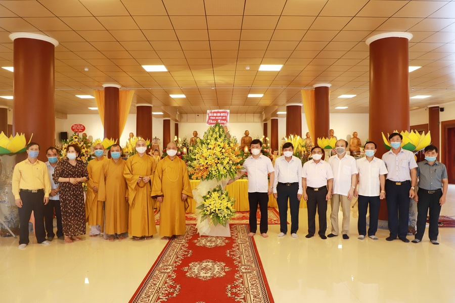 Chủ tịch UBND tỉnh chúc mừng Ban trị sự Giáo hội Phật giáo Nghệ An nhân Đại lễ Phật đản