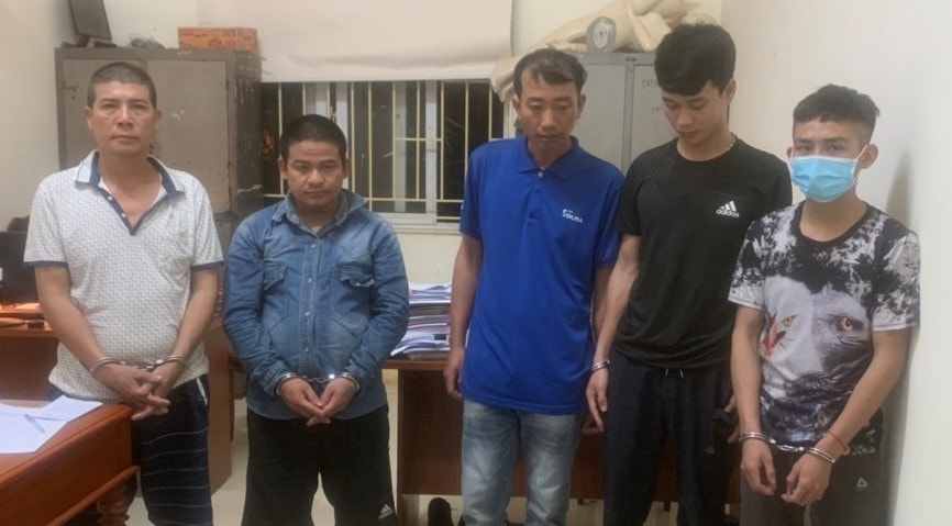 Bắt 5 đối tượng ở huyện lúa của Nghệ An mang bom xăng đi trộm chó