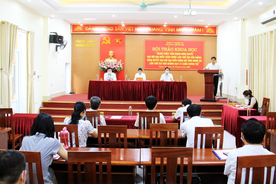 Quán triệt, vận dụng Nghị quyết của Đảng vào công tác giáo dục lý luận chính trị 