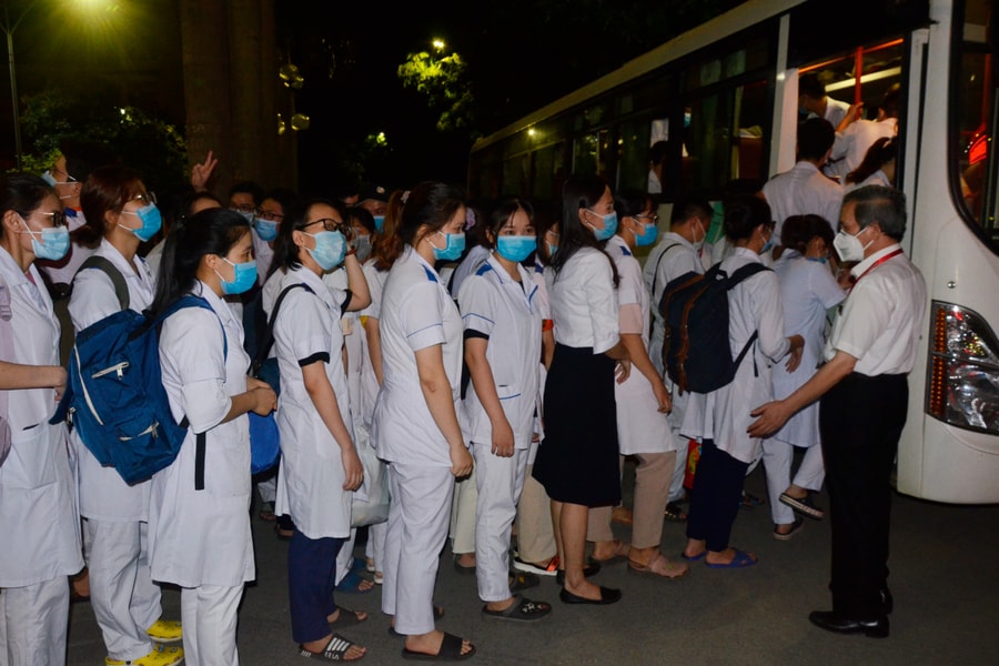 Trường Đại học Y khoa Vinh xuất quân hỗ trợ phòng, chống dịch Covid -19 tại Diễn Châu