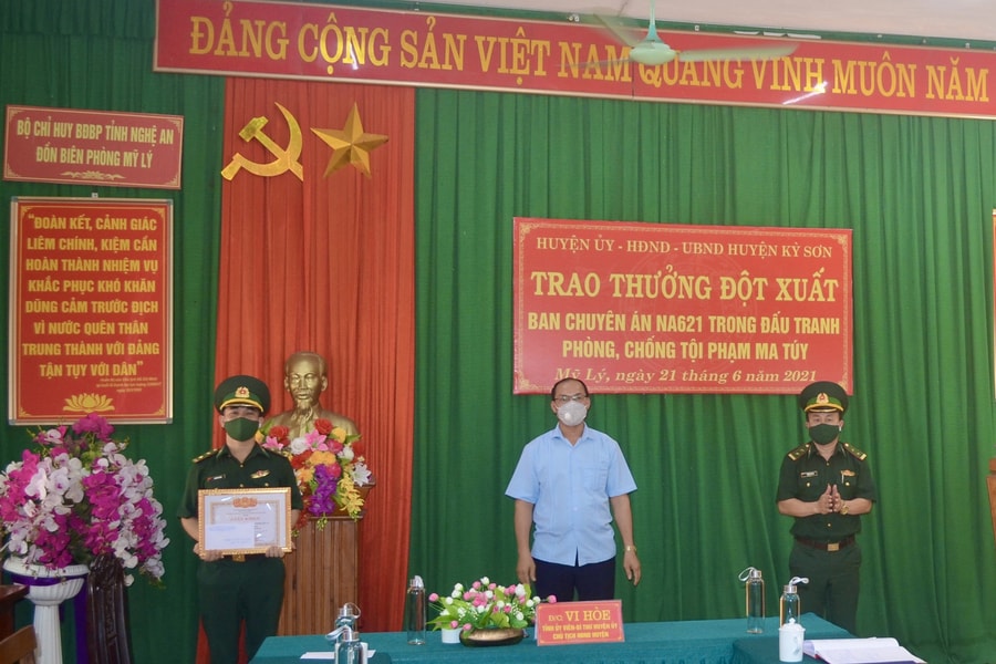 Thưởng nóng lực lượng phá chuyên án bắt đối tượng cùng 1 bánh heroin và hàng nghìn viên ma túy 