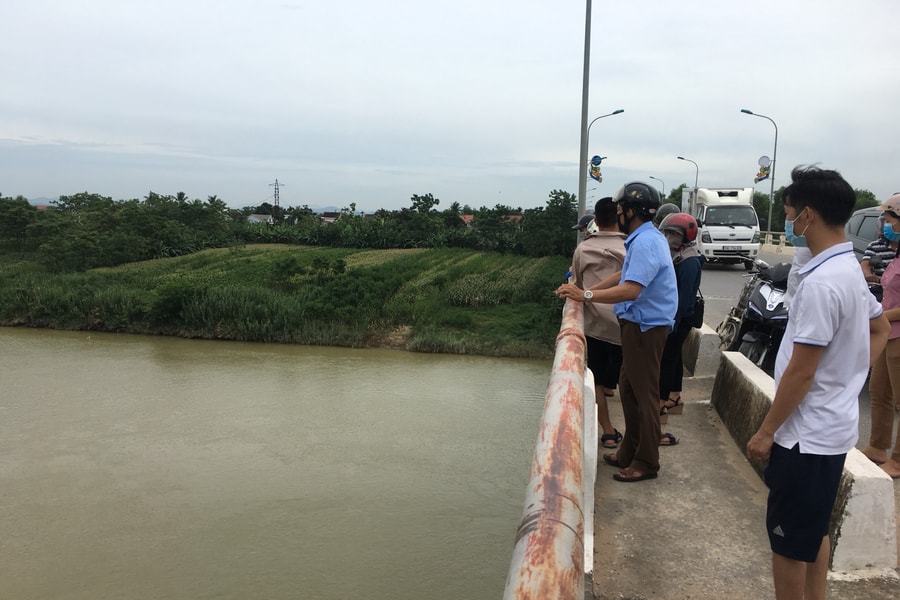  Một phụ nữ nhảy cầu Đô Lương nghi tự vẫn