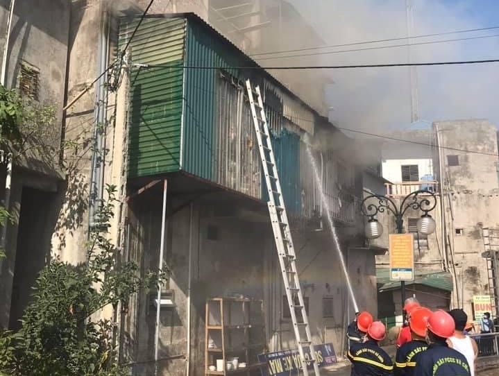 Kịp thời dập tắt đám cháy tại thành phố Vinh