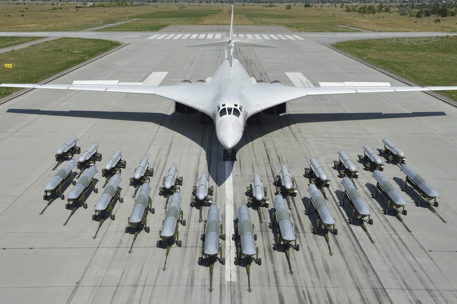 Bộ Quốc phòng Nga công bố video tiếp nhiên liệu trên không cho oanh tạc cơ tên lửa chiến lược Tu-160