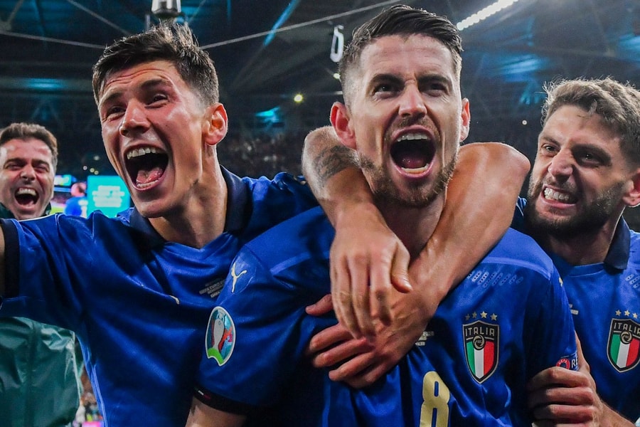 Tưởng như ‘Bóng đá đang trở về nhà’