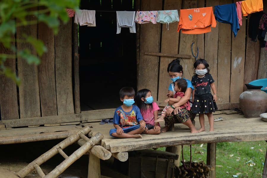 Cuộc sống khốn khó của bà con Khơ Mú nơi tâm dịch La Ngan