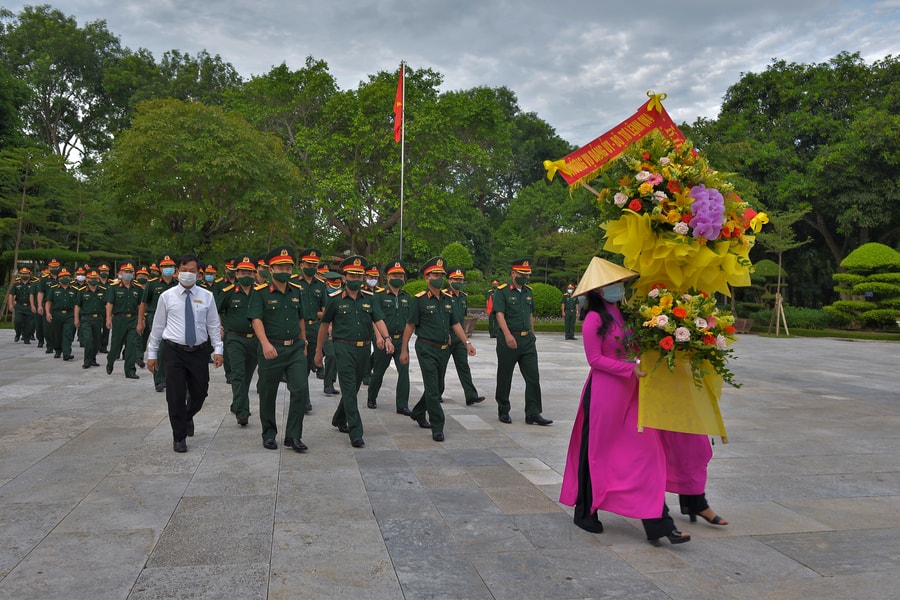 Bộ Tư lệnh Quân khu 4, Bộ CHQS tỉnh Nghệ An tưởng niệm Chủ tịch Hồ Chí Minh và các anh hùng liệt sỹ