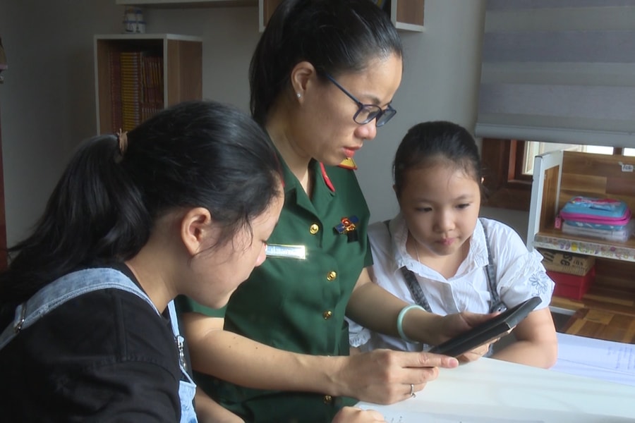 Thân nhân liệt sỹ hy sinh ở Thủy điện Rào Trăng 3 và Đoàn KTQP 337 vững vàng tiếp bước quân hành