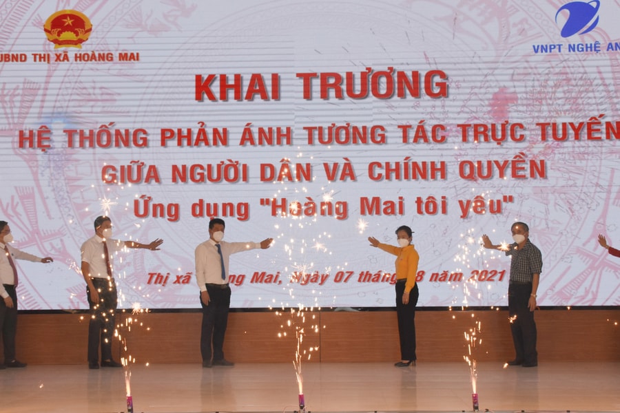 Khai trương hệ thống phản ánh tương tác trực tuyến giữa người dân và chính quyền thị xã Hoàng Mai