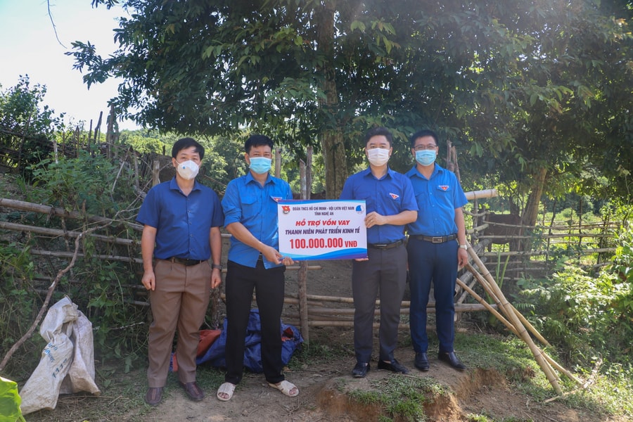 Tỉnh đoàn Nghệ An hỗ trợ huyện Tương Dương xây dựng nông thôn mới