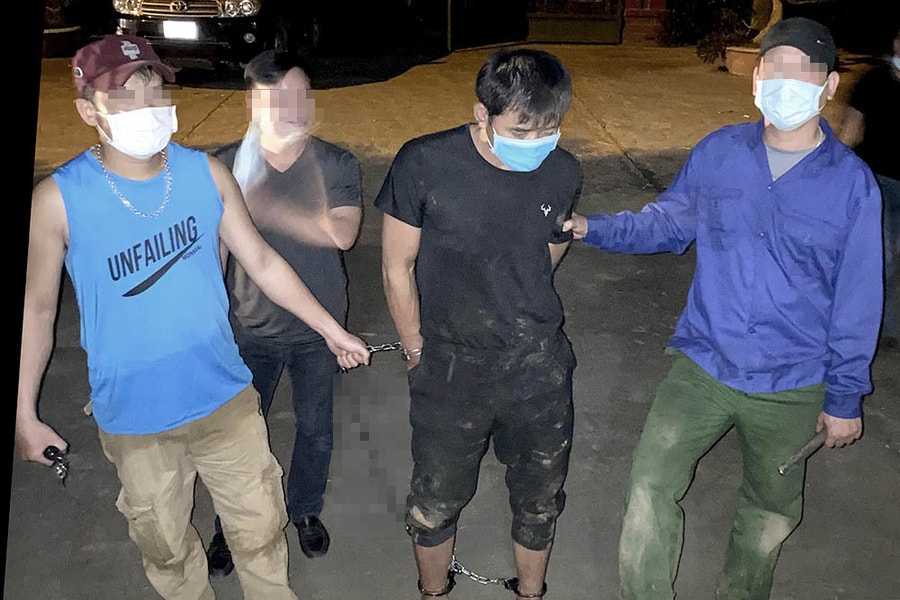 8 mũi trinh sát bí mật vây tù nhân bị truy nã trốn trong rừng 