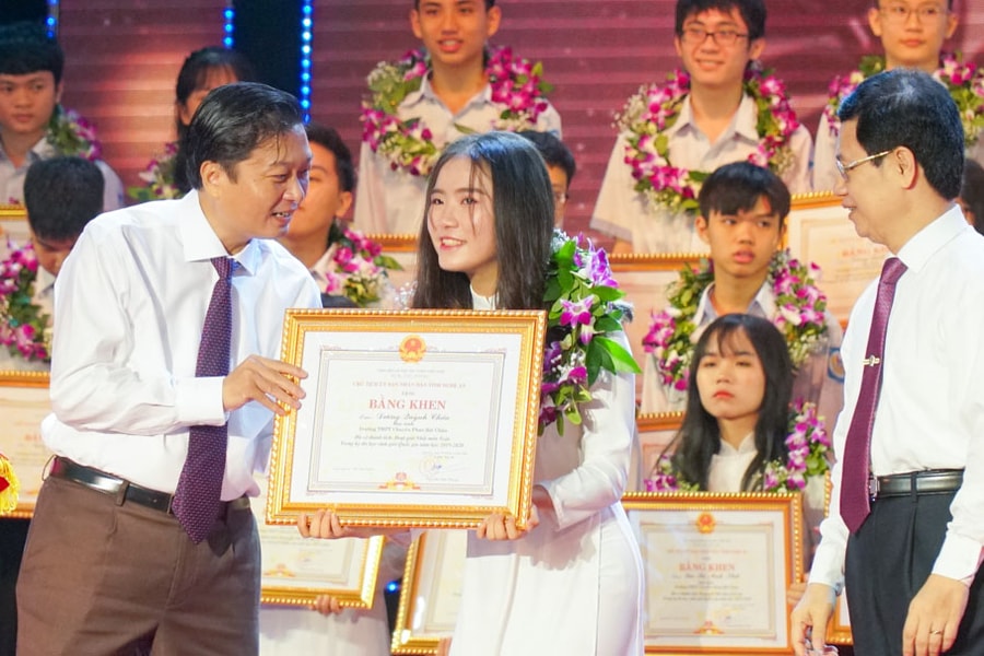 Nghệ An không tổ chức Lễ tuyên dương học sinh đạt giải và đạt điểm cao năm học 2020 – 2021