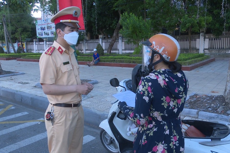 Xử lý nghiêm việc lợi dụng thẻ đi chợ để ra đường khi không có việc cần thiết