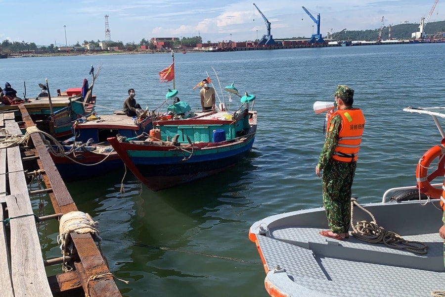 6 chủ phương tiện tàu cá vi phạm Chỉ thị 16