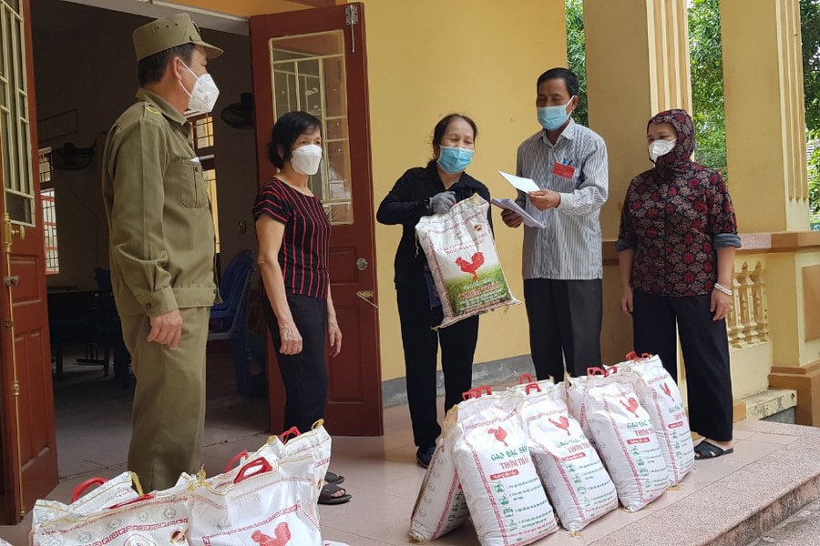 Khối Trung Hợp: Hơn 58 triệu đồng hỗ trợ hộ khó khăn trong những ngày 'ai ở đâu, ở yên đó'