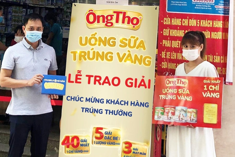 Người tiêu dùng bất ngờ nhận 'lộc' từ chương trình mừng sinh nhật 45 năm của sữa đặc Ông Thọ
