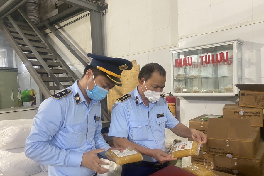 Nghệ An: Tịch thu hàng nghìn bánh Trung thu không có nguồn gốc xuất xứ