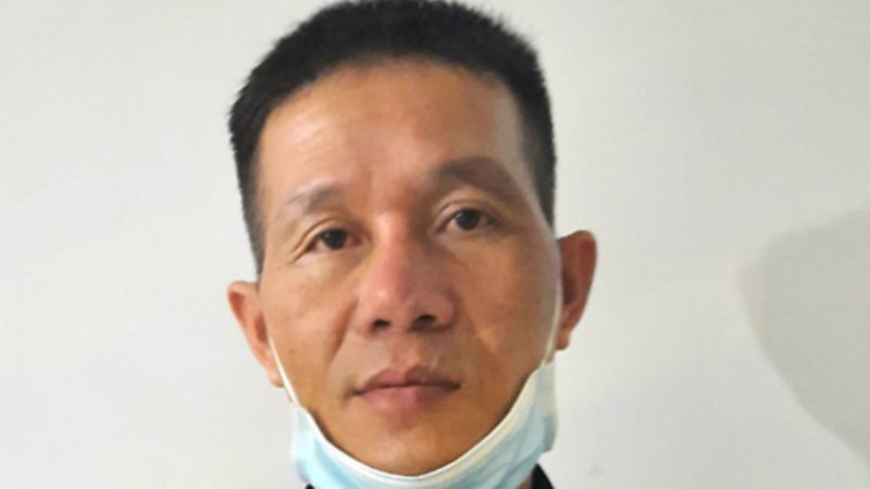 Làm giấy tờ giả bán cho người muốn 'thông chốt'