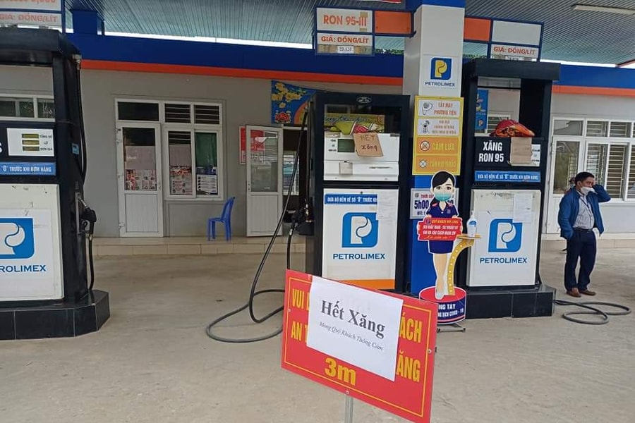 Nhiều cây xăng trên địa bàn huyện Quế Phong treo biển ‘hết xăng’