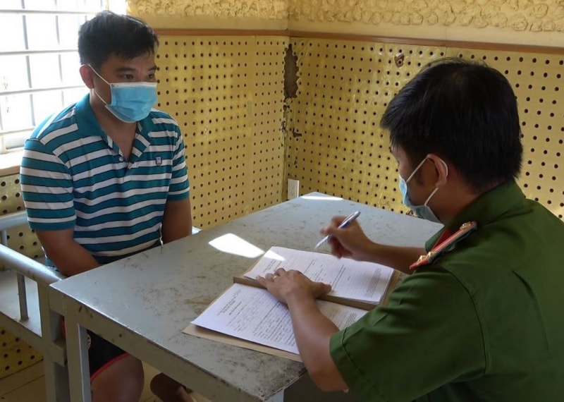 Dọa tung clip, 3 lần tống tiền người yêu cũ