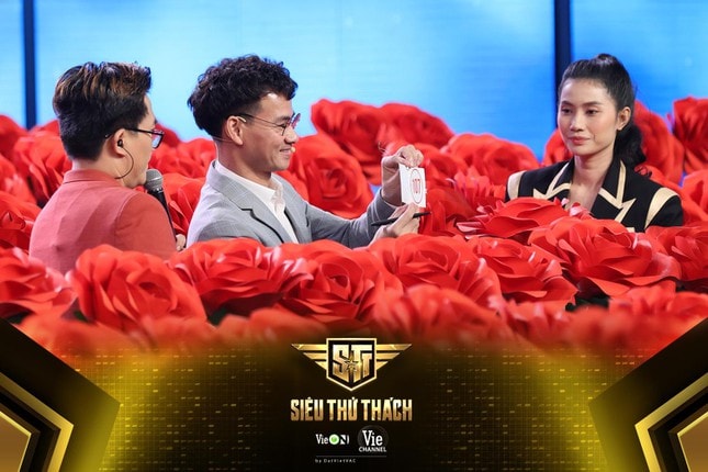 Xuân Bắc kinh ngạc khi cậu bé lớp 7 bịt mắt phân biệt sự vật bằng khứu giác 