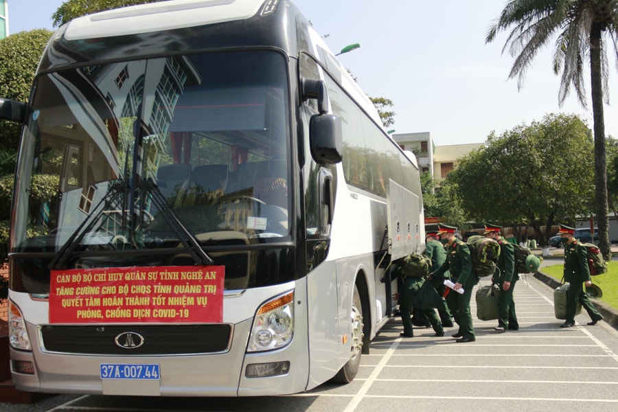 Bộ CHQS tỉnh Nghệ An xuất quân tăng cường cho Bộ CHQS tỉnh Quảng Trị phòng, chống dịch