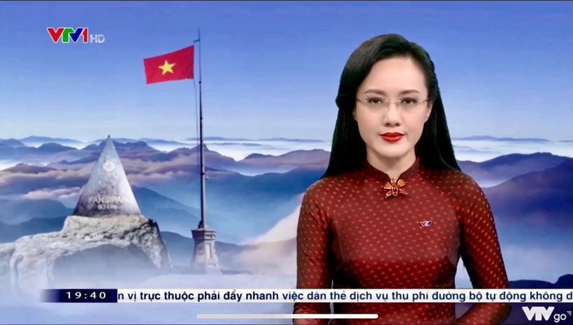 Những 'sự cố' đáng yêu của BTV Hoài Anh trước khi rời Thời sự 19h