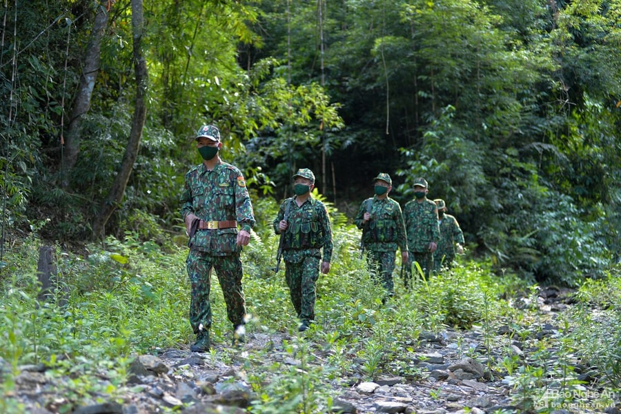 Thầm lặng những 'cuộc chiến kép' nơi biên giới