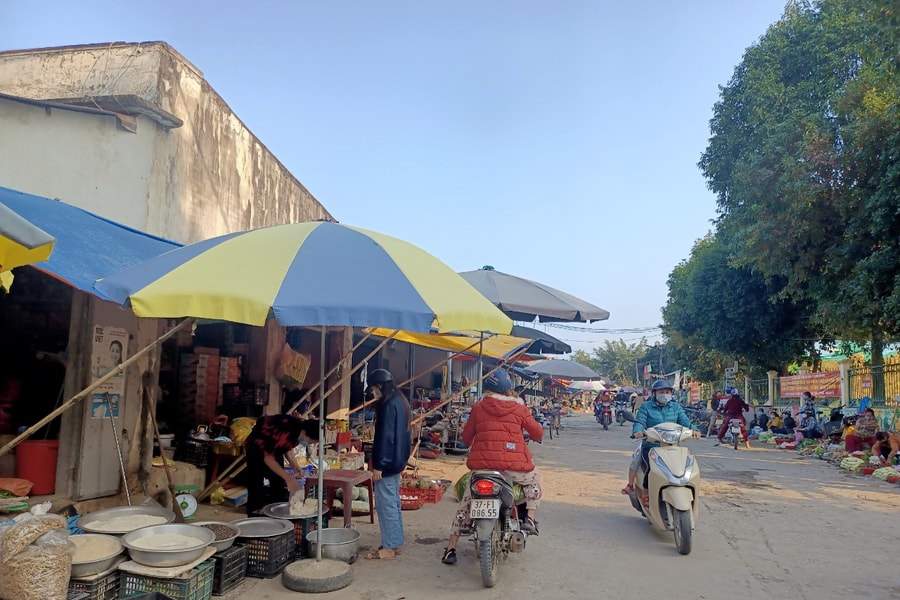 Quế Phong quyết liệt xử lý vấn đề chợ tạm gây ách tắc giao thông