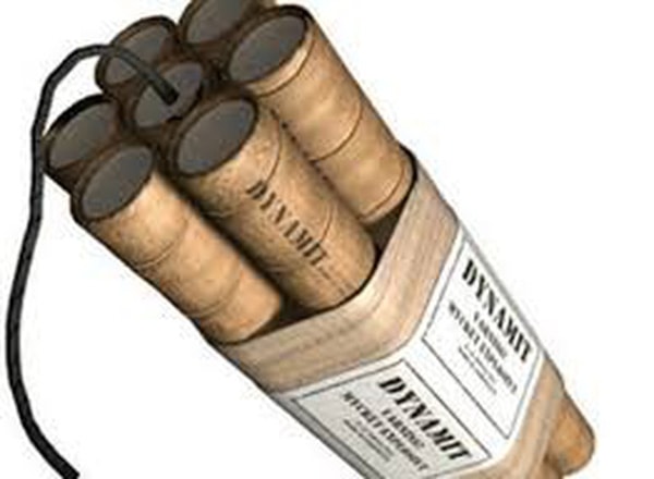 Chủ cửa hàng điện máy bị tống tiền bằng bọc mìn tự chế